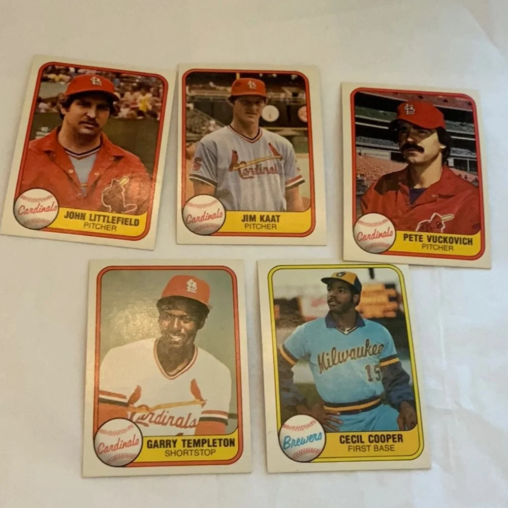 Bundle of Baseball Cards Lot 25
